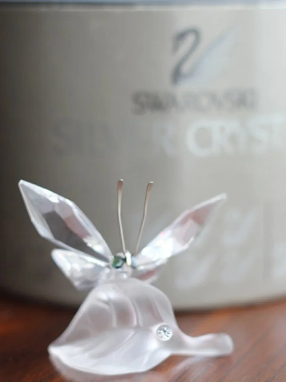 NWT Swarovski Crystal Butterfly On Leaf
